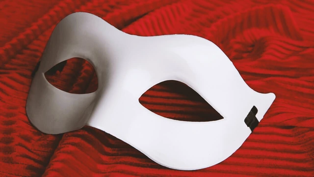 Come i casinò online adottano le tecniche classiche del teatro